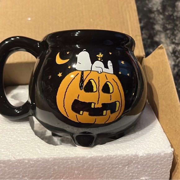 SOLD Peanuts Halloween Snoopy Pumpkin Scene Boxed Ceramic 3D Sculpted Mug New - Picture 2 of 8